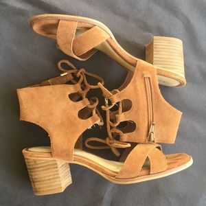 Gianni Bini Suede Lace Up Block Sandal Size 5.5